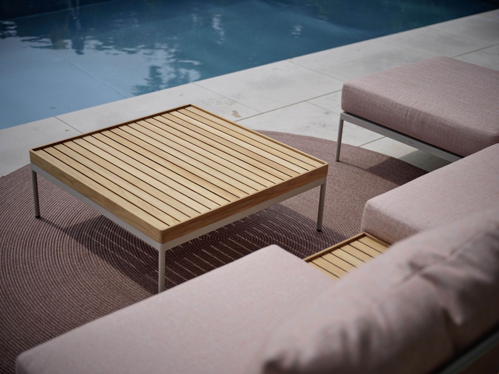 Stern Coco Beistelltisch Gartentisch Lounge-Tisch Aluminium greige Teakholz-Platte