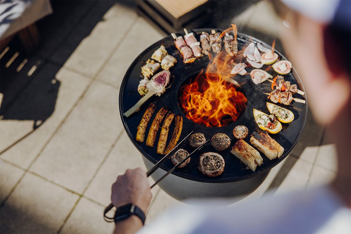 höfats MOON 45 Plancha Grillplatte aus emailliertem Gusseisen Ø 53 cm 00861