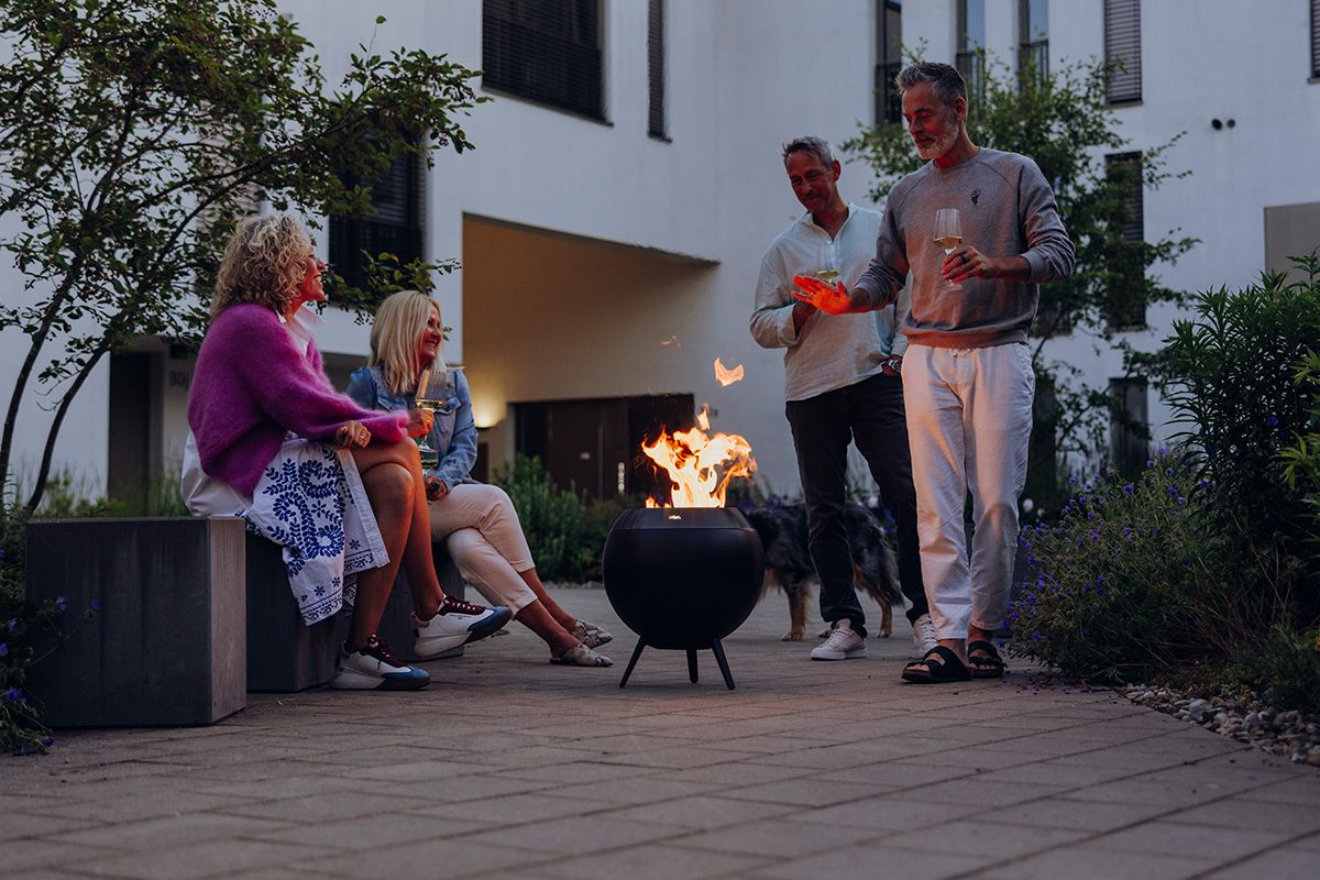 höfats MOON 45 Feuerkorb mit niedrigem Fuß Ø 45 cm all black für Brennholz und Pellets 00941