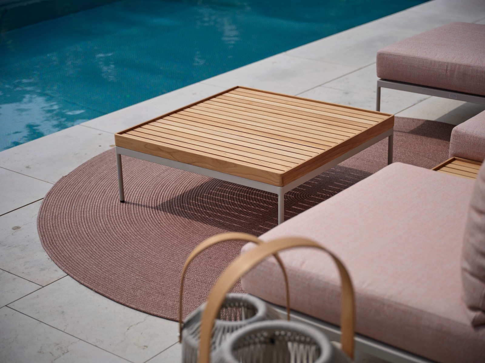 Stern Coco Beistelltisch Gartentisch Lounge-Tisch Aluminium greige Teakholz-Platte