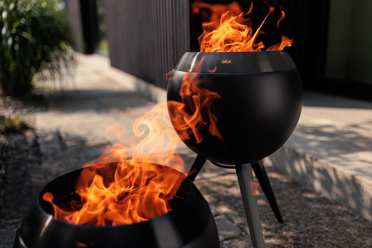 höfats MOON 45 Feuerkorb mit hohem Fuß all black Ø 45 cm für Brennholz und Pellets 00942