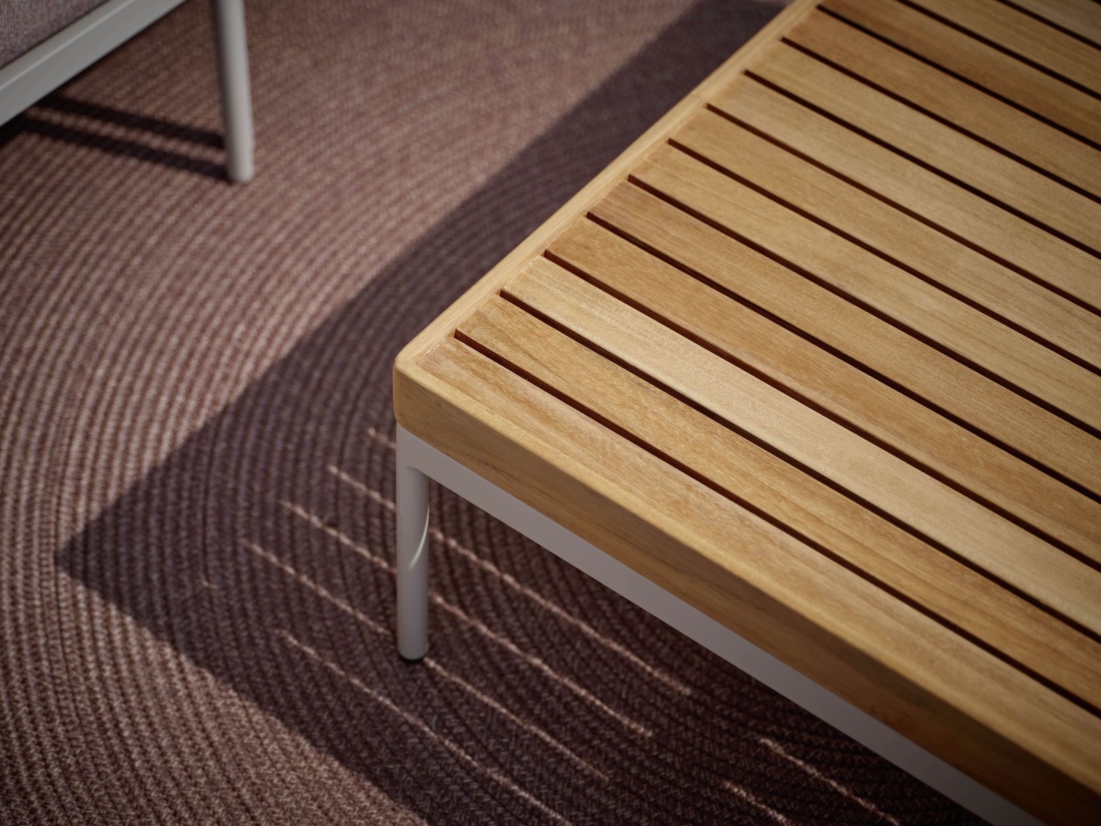 Stern Coco Beistelltisch Gartentisch Lounge-Tisch Aluminium greige Teakholz-Platte