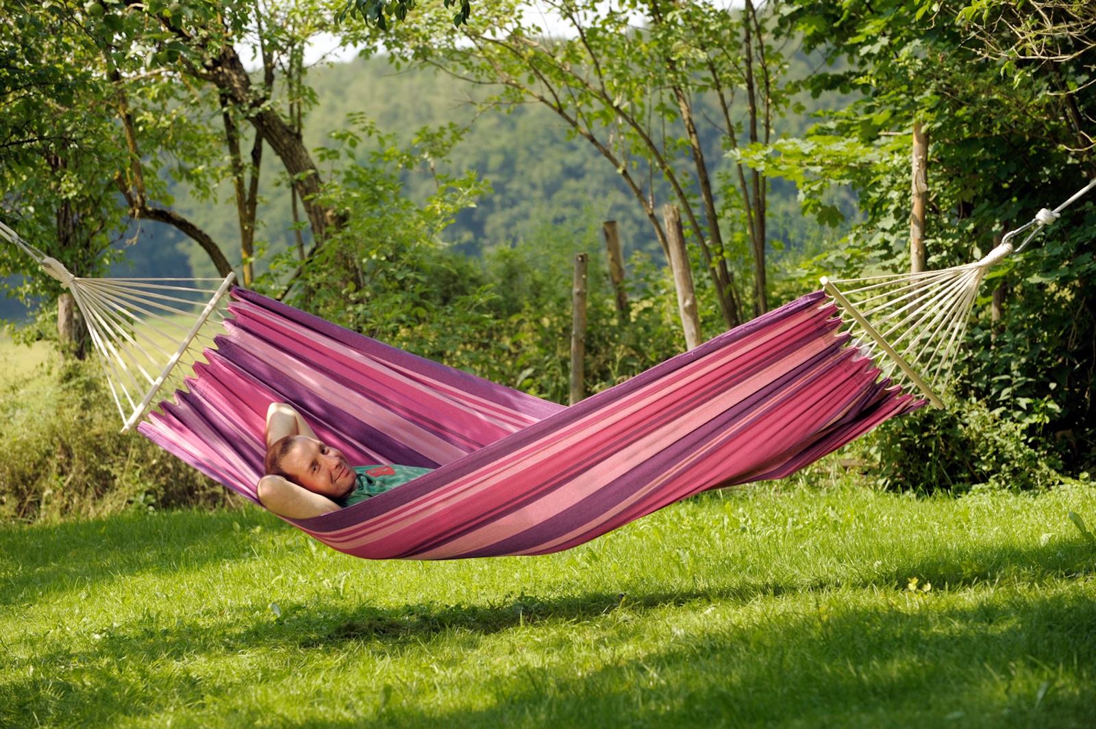 AMAZONAS Tonga candy Hängematte Stabhängematte wetterfest 200cmx100 cm lila/rosa
