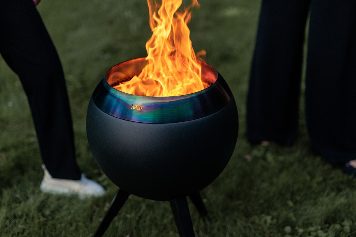 höfats MOON 45 Feuerkorb mit hohem Fuß all black Ø 45 cm für Brennholz und Pellets 00942